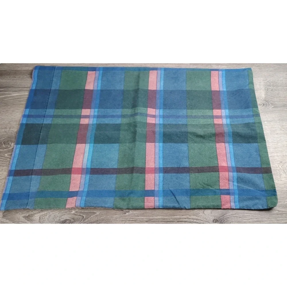 Lot of‎ 4 Pillow Cases Random Assortment Mixture Red Blue White Plaid Floral